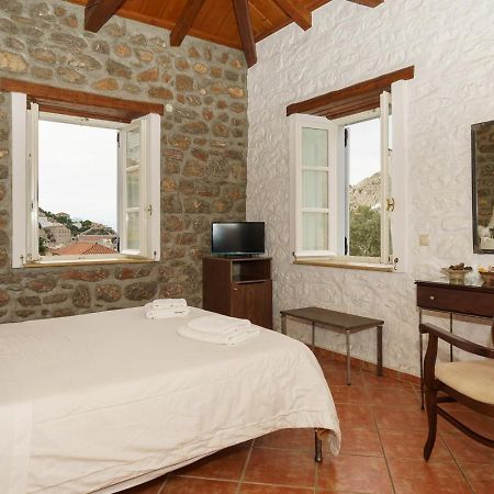 Nereids Guesthouse Идра Экстерьер фото