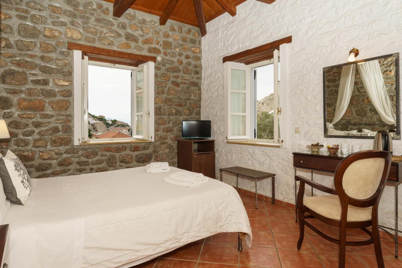 Nereids Guesthouse Идра Экстерьер фото