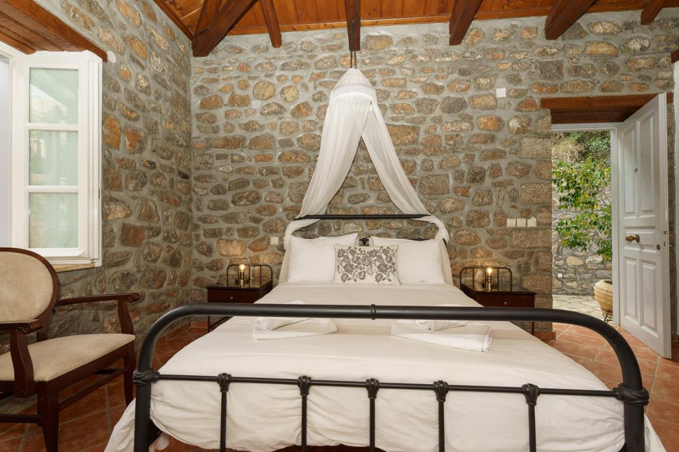 Nereids Guesthouse Идра Экстерьер фото