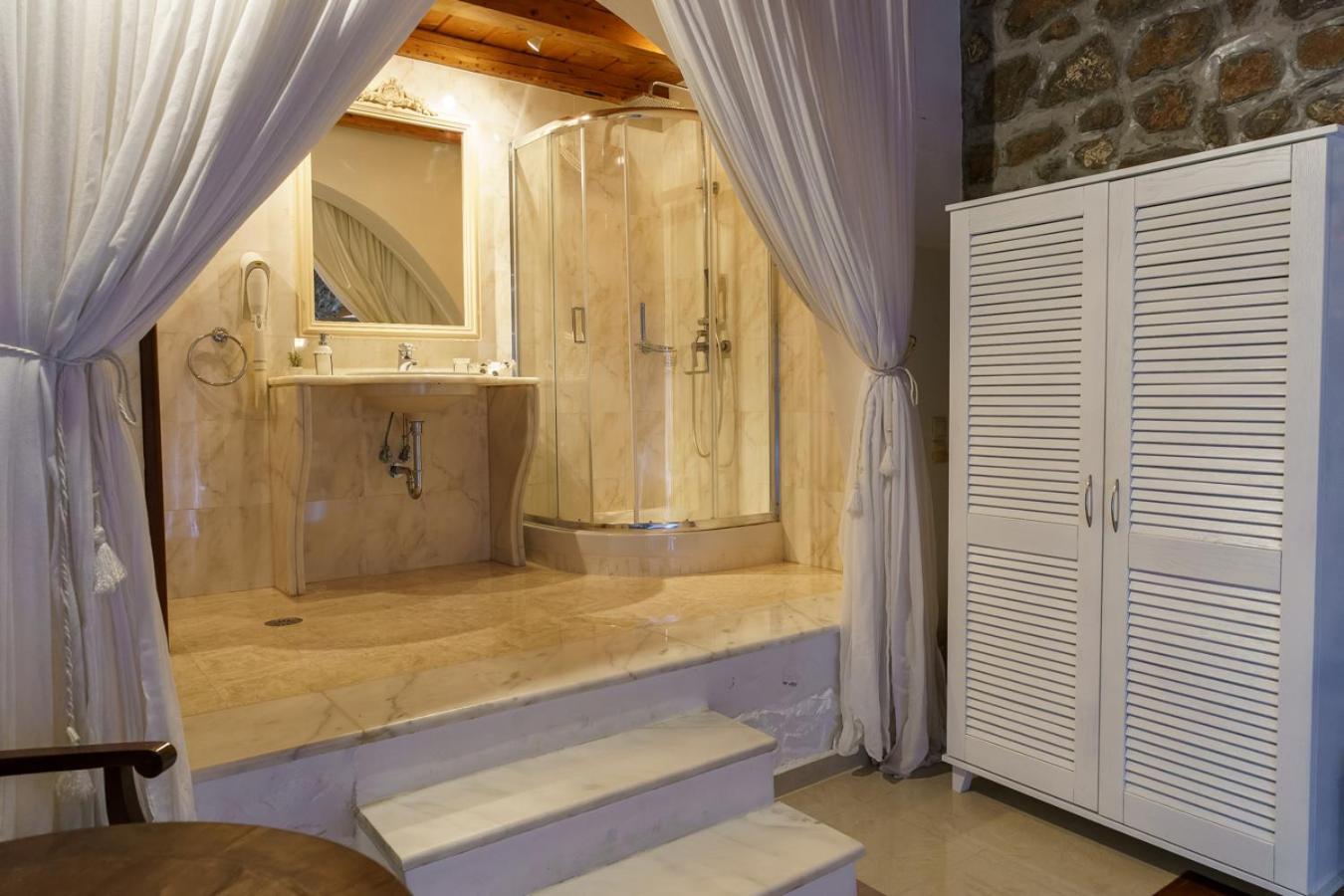Nereids Guesthouse Идра Экстерьер фото
