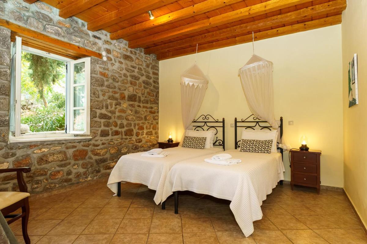 Nereids Guesthouse Идра Экстерьер фото