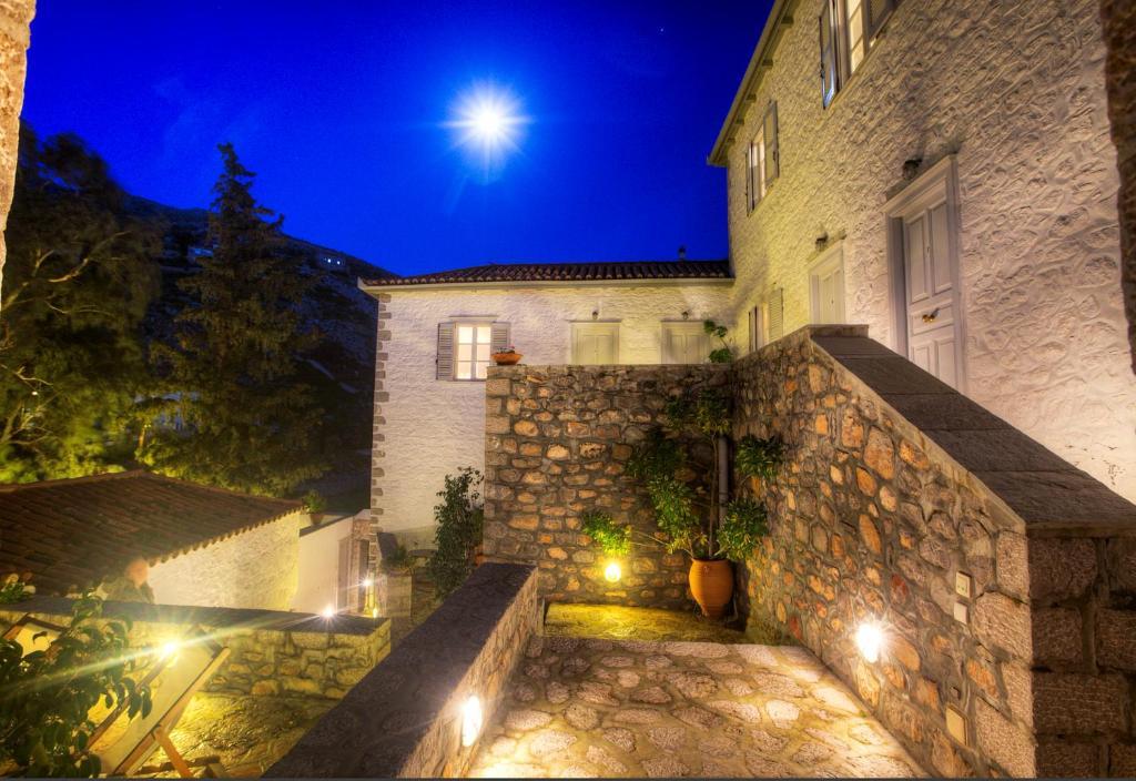 Nereids Guesthouse Идра Экстерьер фото