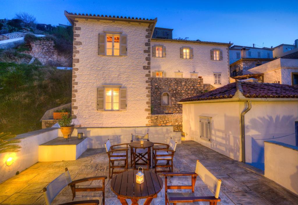 Nereids Guesthouse Идра Экстерьер фото