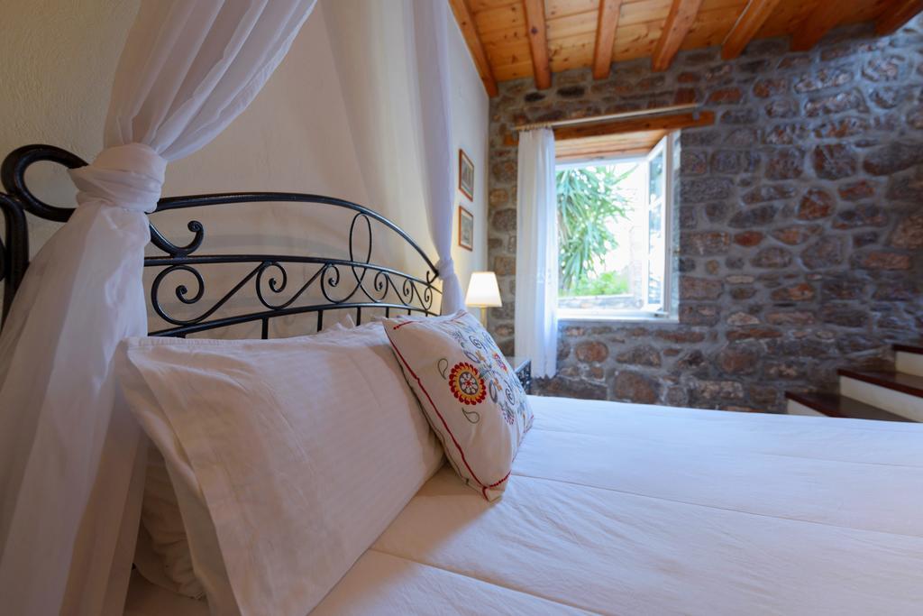 Nereids Guesthouse Идра Экстерьер фото