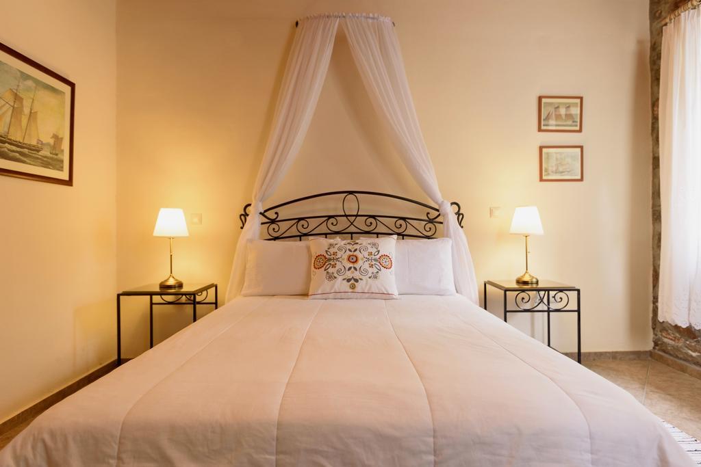 Nereids Guesthouse Идра Экстерьер фото