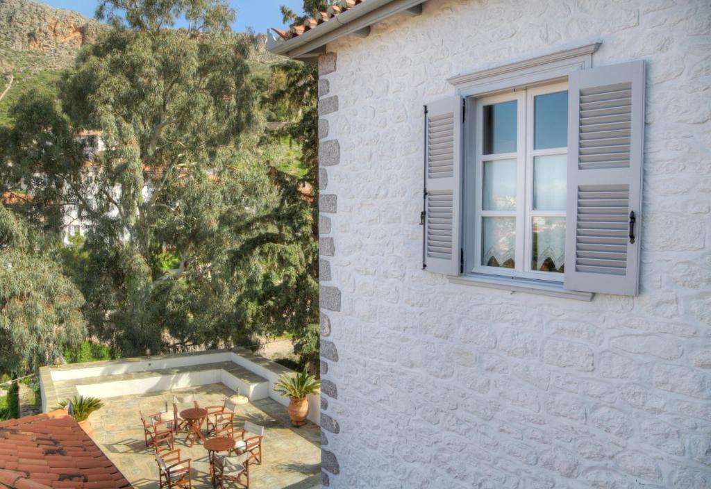 Nereids Guesthouse Идра Экстерьер фото