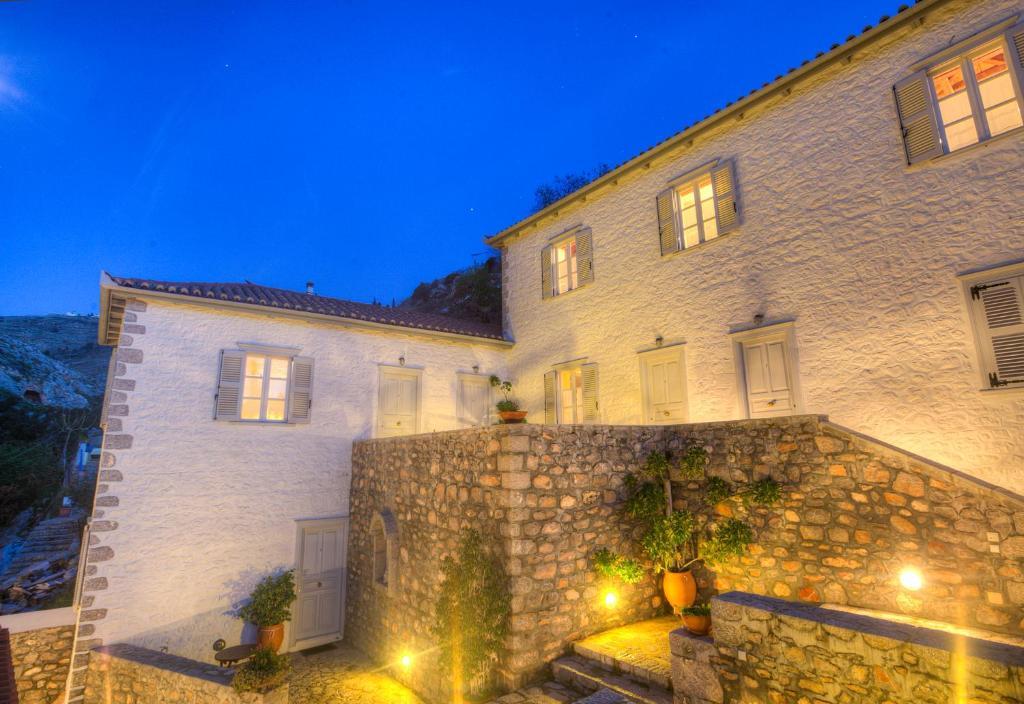 Nereids Guesthouse Идра Экстерьер фото